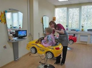 3歳女の子！髪切るの嫌がる！助けてー