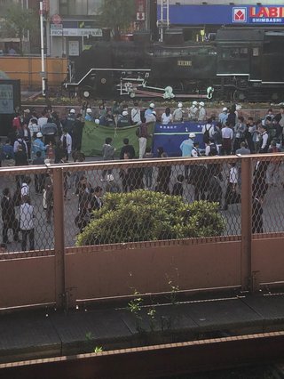 【速報】東京・新橋駅前に緊急車両が出動　SL前に倒れてる人が何人かいる模様