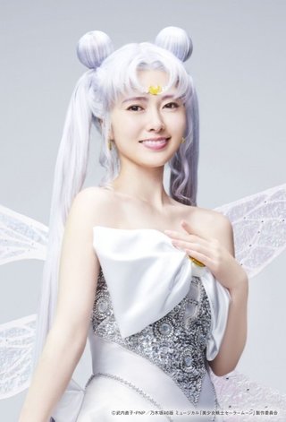 白石麻衣、乃木坂版『セラミュー』ビジュアルが解禁　美しき月の女王に変身