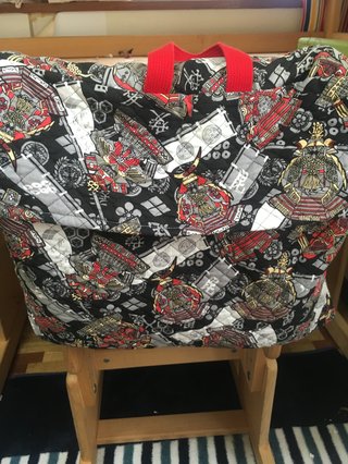 東京にあって大阪にない小学校の防災頭巾　最激震地の箕面市で開発

