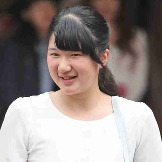 英国留学の愛子さま、飛行機はお友達とご一緒にエコノミー