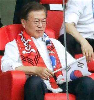 韓国・文大統領「W杯を日本・中国・韓国・北朝鮮の四カ国でやろう」