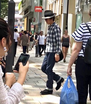またしても木村拓哉が真夏日に長袖