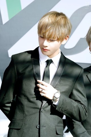 世界1ハンサムに選ばれたキムテヒョン