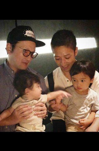 ｢素敵な笑顔の家族写真｣  中村獅童、息子とのほっこり3ショット