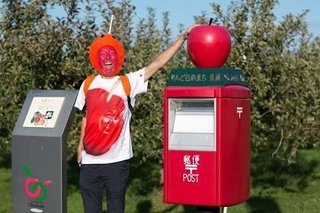 青森県弘前市のリンゴ飴マン