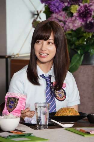 橋本環奈の食事仕草に篠原涼子がチクリ｢かわいいねえ、計算？｣