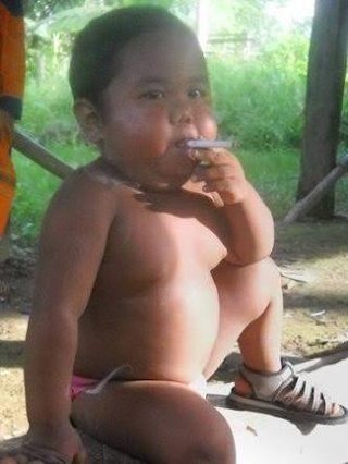 タバコを吸う2歳児の今