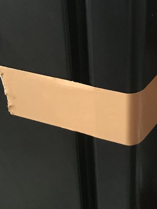 時々、閉まらないので