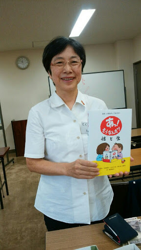 生理中のプール授業　医学、人権上問題は？　副読本に「大丈夫」の表記