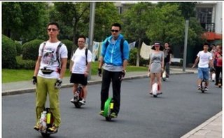 無免許で電動一輪車＝歩道を時速20キロ、女を書類送検―京都府警