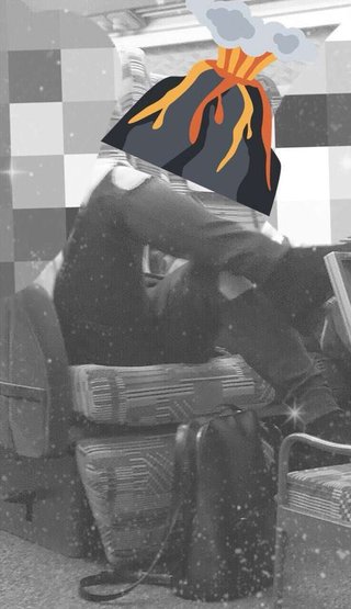 Hey! Say! JUMP山田涼介が新幹線でマナー違反!? 土足でテーブルに脚上げる画像が流出