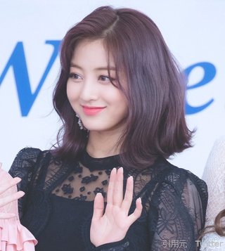 TWICEのサナって子日本人なんだね。めっちゃ可愛い。