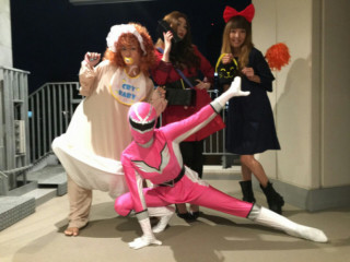 MAX・LINA メンバーとの仮装ショット公開も「誰ですか」の声