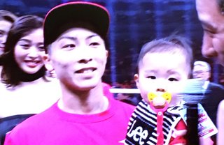 井上尚弥、赤ちゃん眠そう