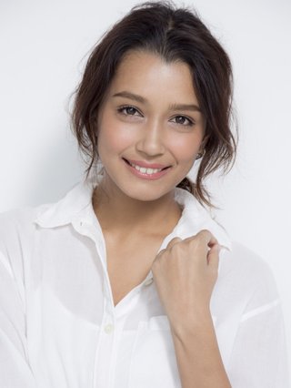 日本人の奥さんと結婚した有名画家の娘、超カワイイ