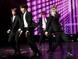 BTS“原爆Ｔシャツ”騒動拡大　なぜ韓国スターは反日行動に出るのか