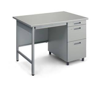 学習机。こういうカワイイ系はやめた方がいい？