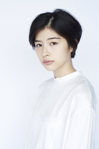 熱愛！綾野剛が“本命彼女”朝ドラ女優・佐久間由衣と「通い愛」