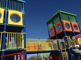 アメリカの保育園の月謝は月●万円！驚きの保育料とは？