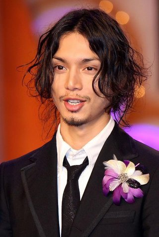 絢香のヒモこと自称小説家の水嶋ヒロさん（34）がハリウッドスターのようだと話題に