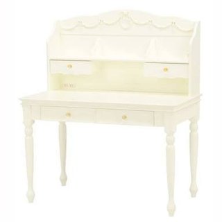 学習机。こういうカワイイ系はやめた方がいい？