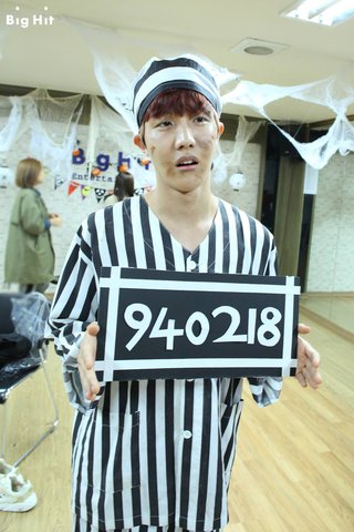 【炎上】韓国アイドルBTSが「アウシュビッツのユダヤ人被害者」のハロウィンコスプレ