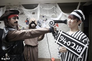 【炎上】韓国アイドルBTSが「アウシュビッツのユダヤ人被害者」のハロウィンコスプレ