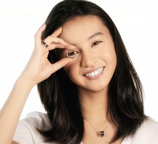 koki、ブランドを身に付け難民の子に家族の話