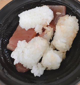 さっきスーパーでマグロ丼買ったんだけど。写