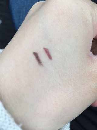 至急 セザンヌ極細アイライナー使ってる方いますか？