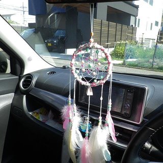 車のミラーにじゃらじゃらぶら下げてる人の気が知れない