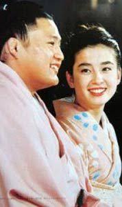 今、放送してるしゃべくりで、貴乃花が宮沢りえの事喋るみたいよー！