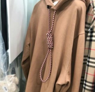 英バーバリー、自殺連想ファッションで批判殺到　「無神経だった」と謝罪