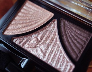 アイシャドウに詳しい方