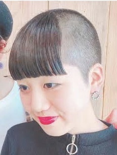 個性的すぎる髪型…