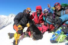野良犬「なんかエサくれる人おるやん！」 → ヒマラヤ登山隊についていき、そのまま登頂に成功する