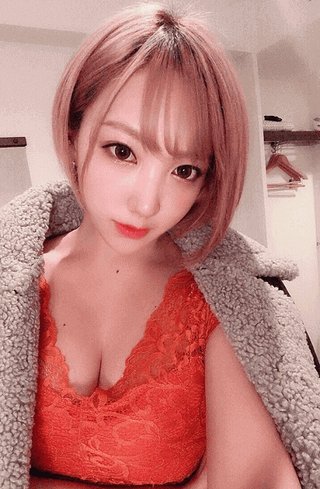 ざわちん、胸の谷間アピールも違うところで騒然「加工しすぎ？原型ない」