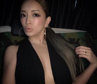 浜崎あゆみ“長過ぎる谷間”に「これは…お尻？」と動揺の声