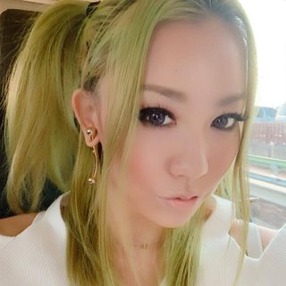 倖田來未、ド派手な髪色の"2つくくり"写真に「可愛すぎ」の声