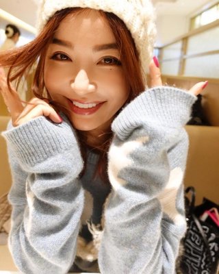 平子理沙48歳　キュートなニットコーデ姿に「痛いよ」の声