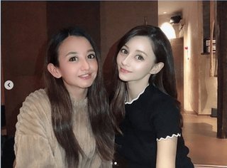 ダレノガレ、モデル仲間との2ショットに違和感の声「顔が不自然」「加工が怖い…」