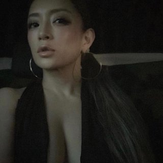 浜崎あゆみ“長過ぎる谷間”に「これは…お尻？」と動揺の声