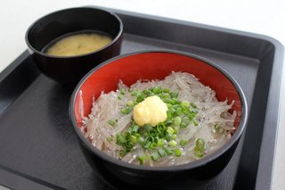 【画像】この生シラス丼を30分以内に完食できたら無料！残したら代金600円を払わなきゃいけない