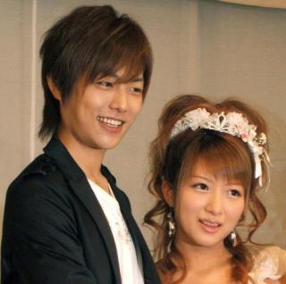 辻希美&杉浦太陽、次男の入学式で親子3ショットを公開