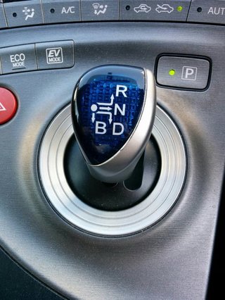 池袋で乗用車とごみ収集車が衝突　女性と子供が意識不明　10人けが