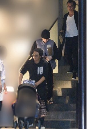 星野源と初共演の小栗旬　豪華な役者仲間と夜の会合