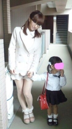 辻希美&杉浦太陽、次男の入学式で親子3ショットを公開