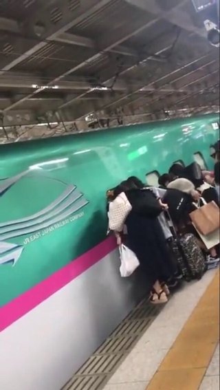 【画像】ジャニーズオタおばさんか新幹線の発車時刻を遅らせてしまい大問題に