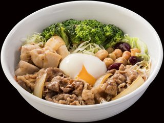 牛丼食べたいしボディメイクもしたい　両方かなえる吉野家「ライザップ牛サラダ」